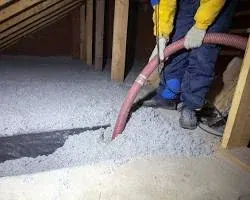 Soufflage de ouate de cellulose en combles