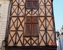 Maisons traditionnelles (pierre, brique et pans de bois)
